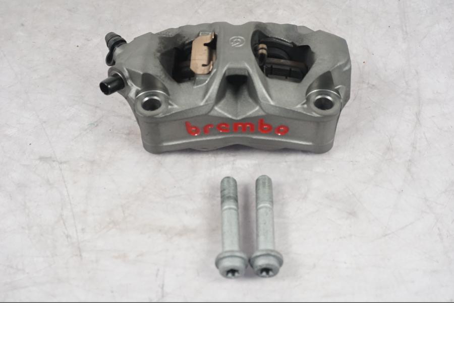 Framsidan på Bromsok från en KTM 1290 Super Duke R -2022 motorcykel.