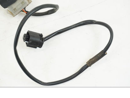 Snett nerifrån på Varningsblinkersbrytare/kontakt från en BMW F 650 CS -2003 motorcykel.