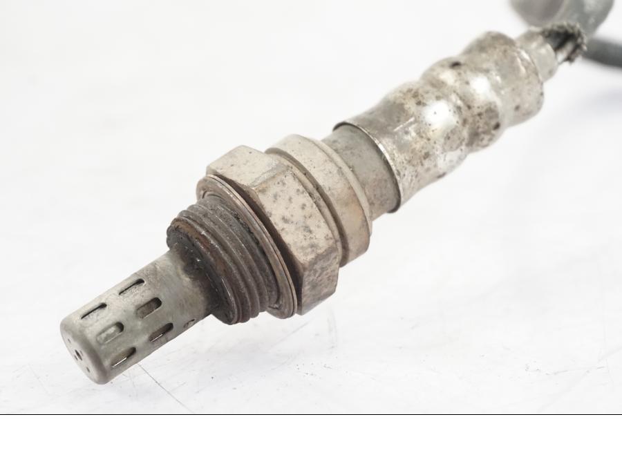 Baksidan på Lambdasond från en BMW R 1200 GSA -2012 motorcykel.