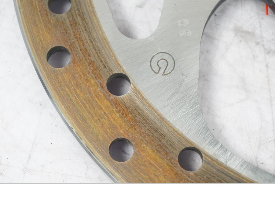 Vänster sida på Bromsskiva från en Ducati Multistrada V4 -2024 motorcykel.