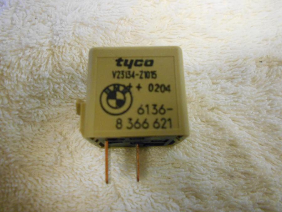 Framsidan på Relä från en BMW R 1200 C -1998 motorcykel.