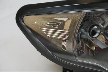 Snett uppifrån på Strålkastare från en BMW S 1000 RR -2016 motorcykel.