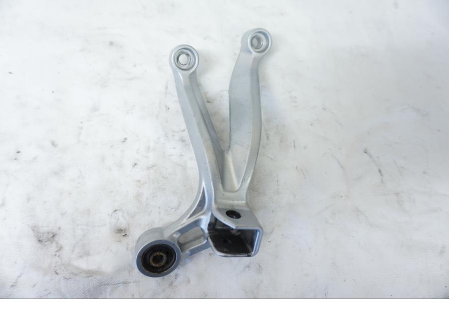 Framsidan på Fotpinnefäste från en Suzuki GSX-R 750 -2001 motorcykel.