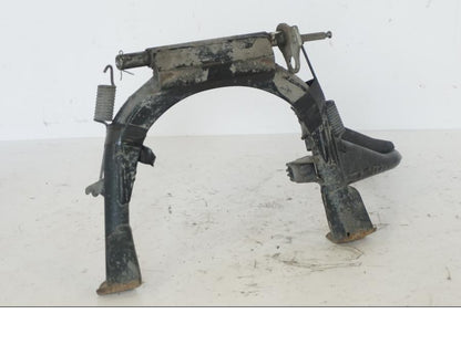 Vänster sida på Centralstöd från en Honda SH 300 A -2011 scooter.