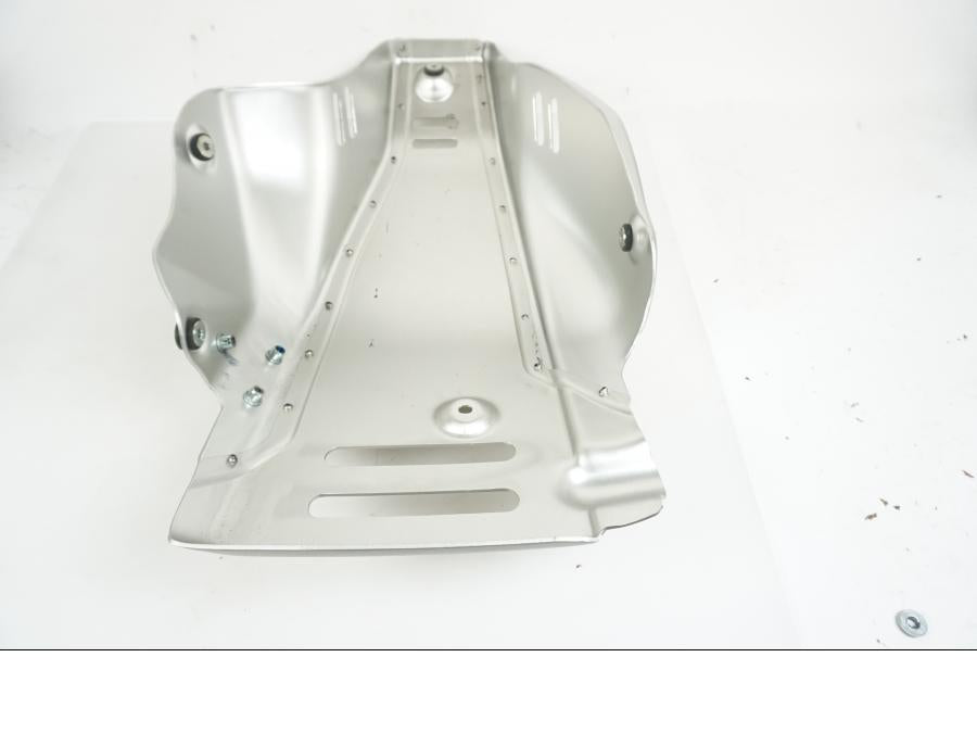 Vänster sida på Motorskyddskåpa från en Ducati Desert X -2023 motorcykel.