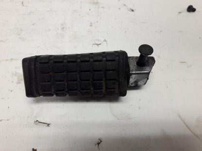 Framsidan på Fotpinne från en Kawasaki KLE 500 -2001 motorcykel.