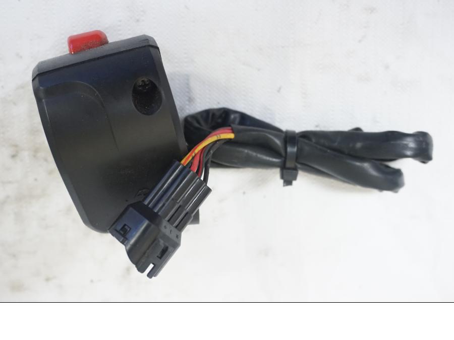 Baksidan på Styrelreglage från en Kawasaki ER-6N -2006 motorcykel.