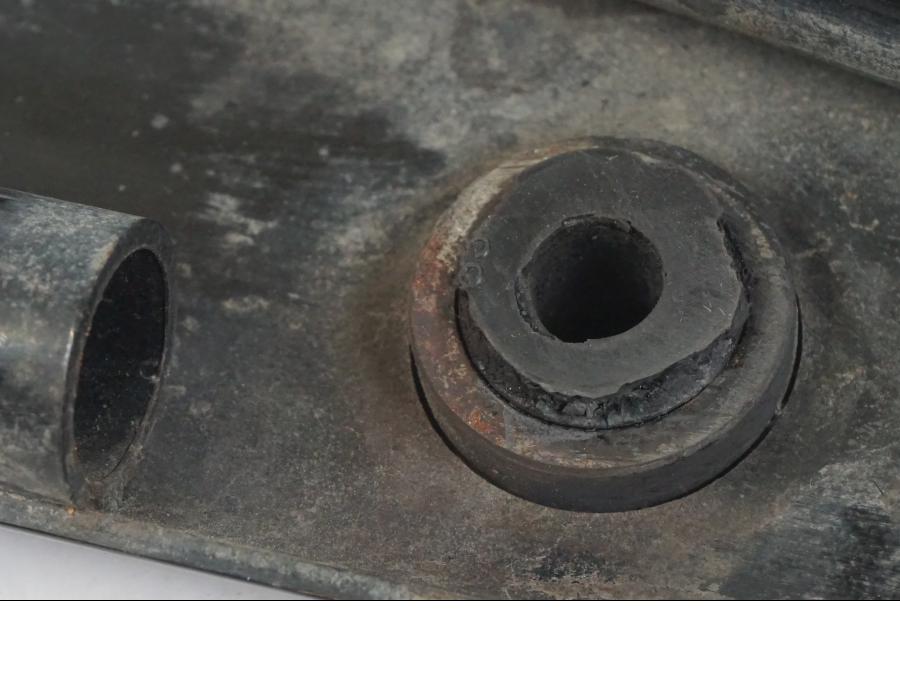 Extrabild1 på Ljuddämparfäste från en Suzuki VZR 1800 -2009 motorcykel.