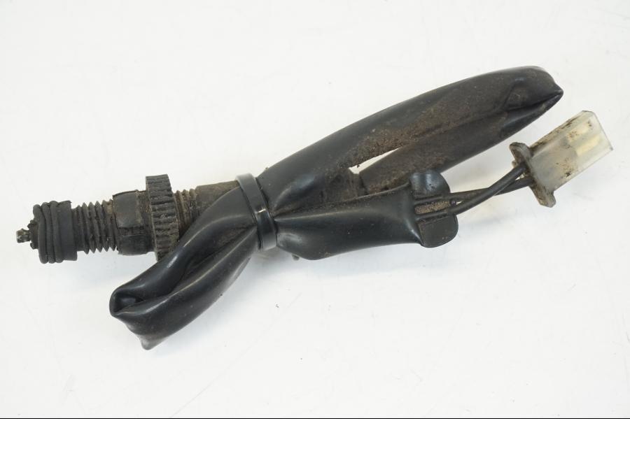 Snett nerifrån på Bromsljuskontakt från en Honda CB 750 -2002 motorcykel.