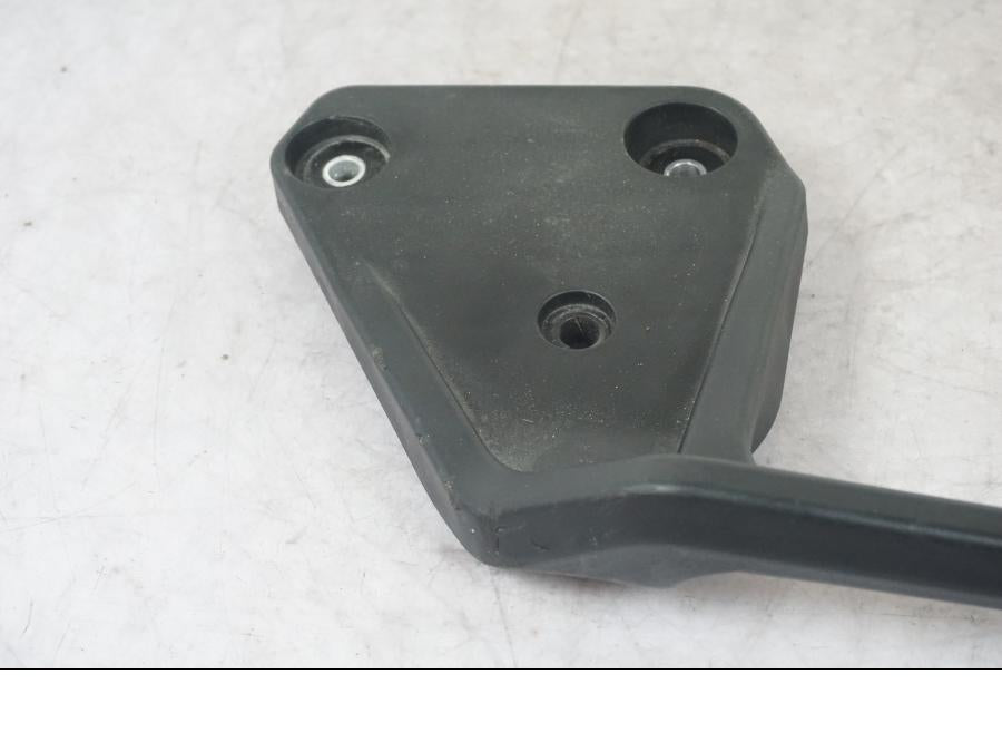 Baksidan på Passagerarhandtag från en KTM 1290 Super Adventure S -2022 motorcykel.