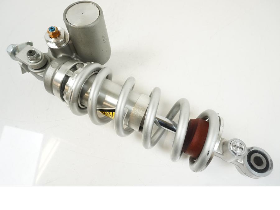 Snett uppifrån på Stötdämpare från en Yamaha YZF 1000 R1 -2007 motorcykel.