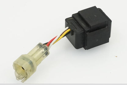 Höger sida på Bensinpumpsrelä från en Kawasaki VN 1500 Mean Streak -2003 motorcykel.