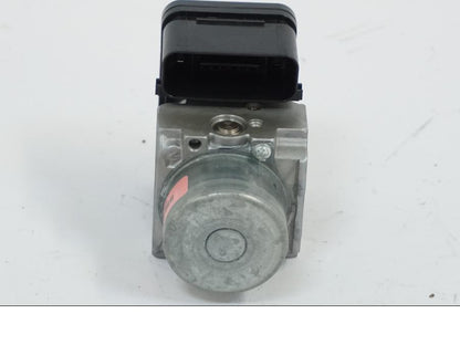 Baksidan på ABS Modulator från en Honda CB 650 R -2019 motorcykel.