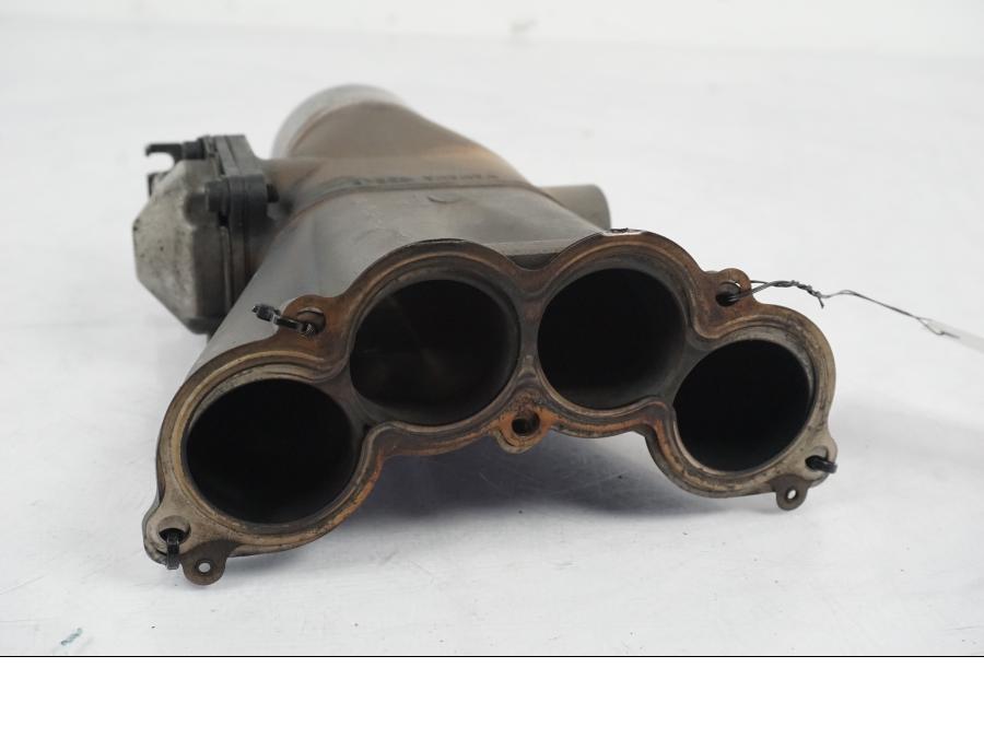 Snett nerifrån på Avgasspjäll från en Yamaha YZF 1000 R1 -2007 motorcykel.