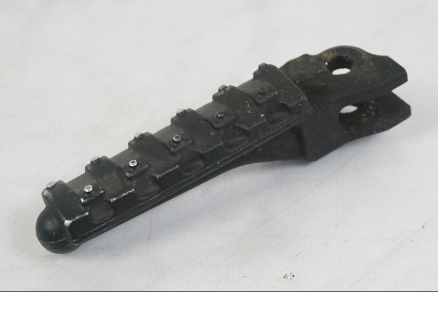 Höger sida på Fotpinne från en KTM 1290 Super Duke R -2018 motorcykel.