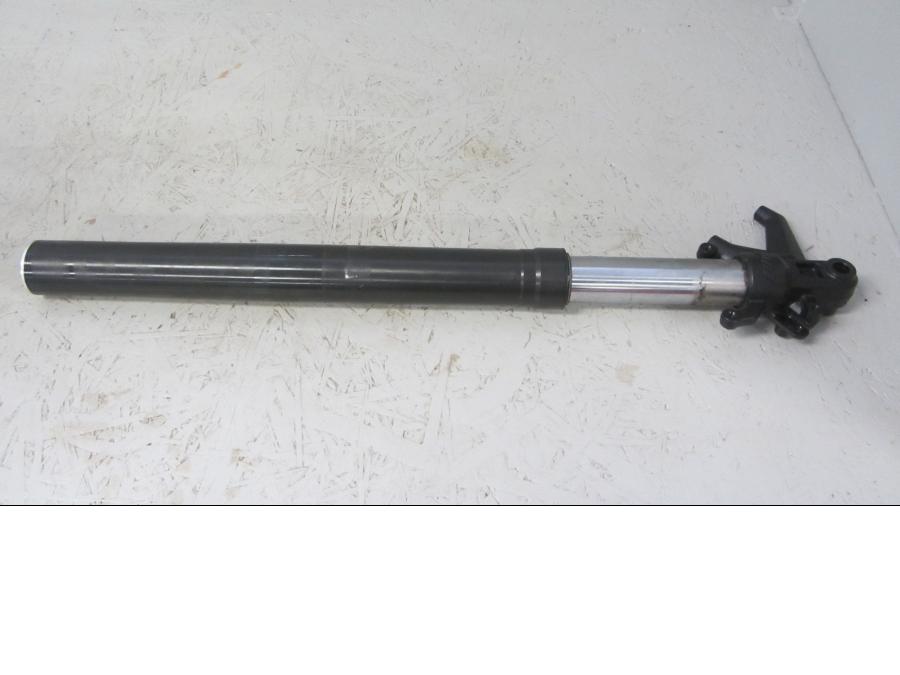 Framsidan på Gaffelben från en KTM 125 Duke -2014 motorcykel.