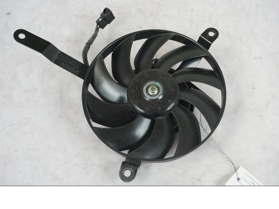 Framsidan på Vattenkylfläkt från en Triumph Tiger 1200 -2018 motorcykel.