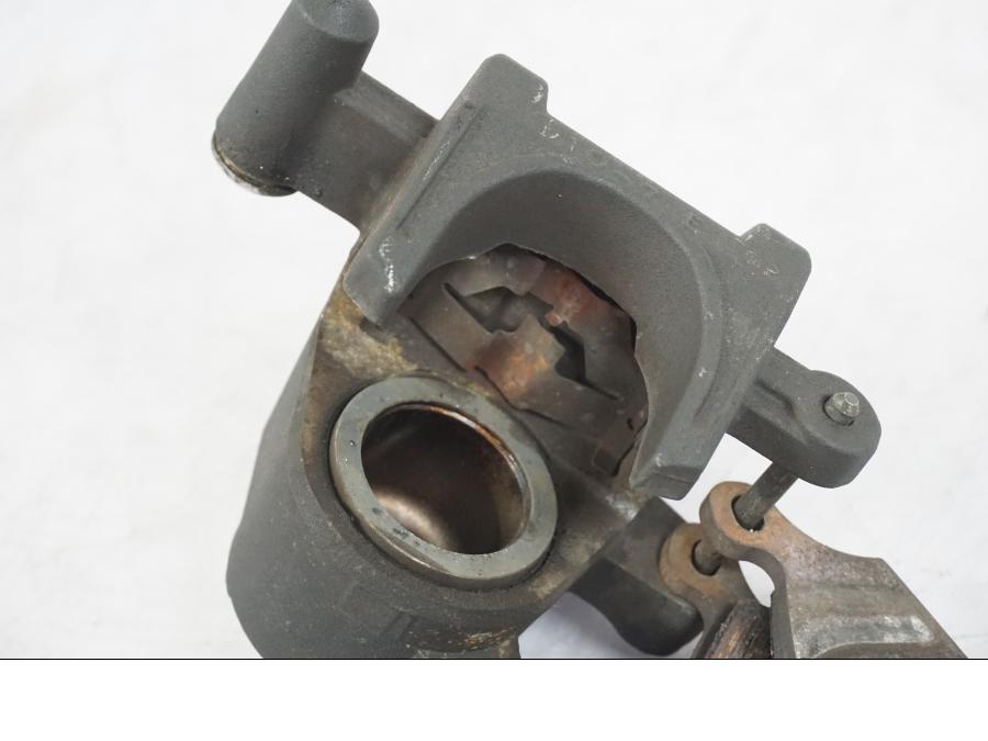 Snett nerifrån på Bromsok från en Suzuki GSX-R 600 -2007 motorcykel.