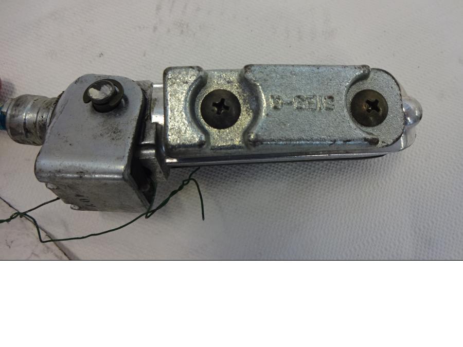 Vänster sida på Fotpinne från en Suzuki GSF 1200 -2005 motorcykel.