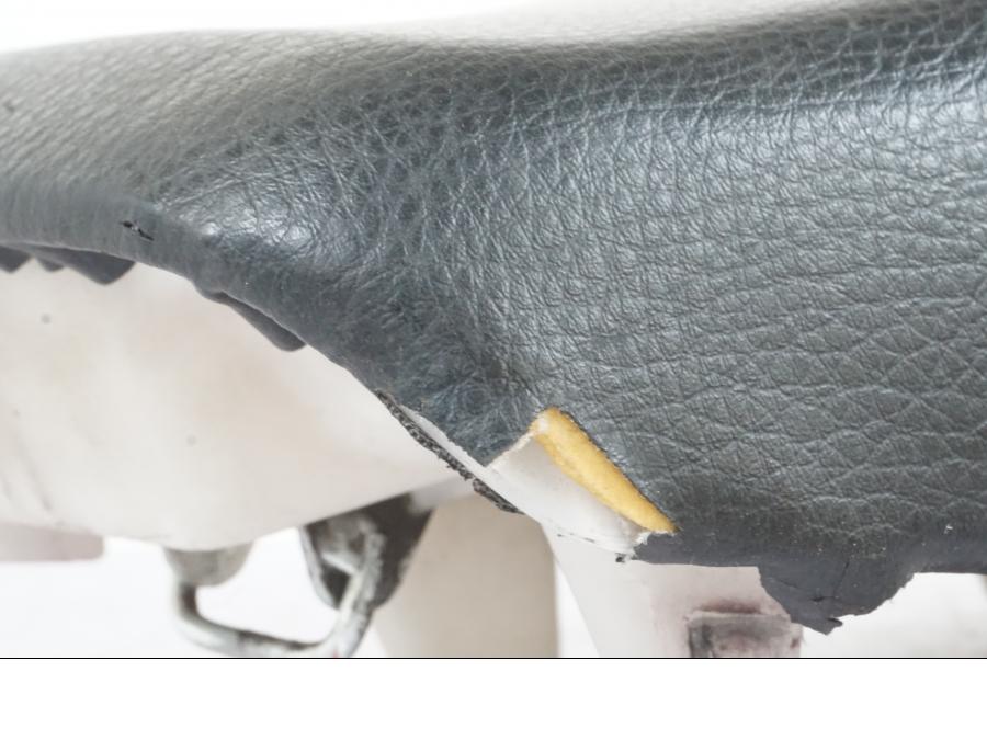 Extrabild1 på Sadel från en Honda CBR 1000 F -1999 motorcykel.