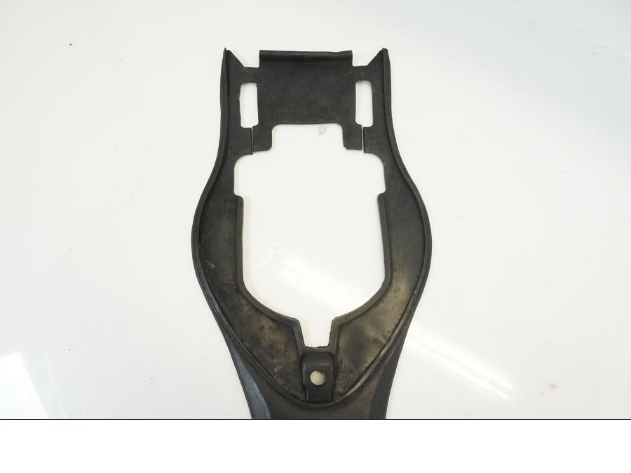 Baksidan på Bensintankskydd från en Yamaha XVZ 1300 -1997 motorcykel.