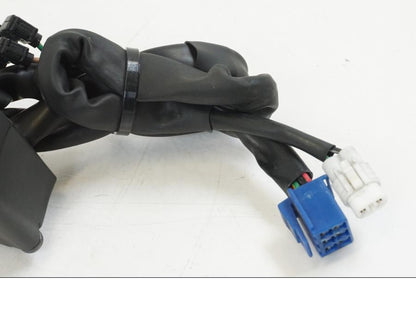 Snett uppifrån på Styrelreglage från en Yamaha YZF 1000 R1 -2009 motorcykel.