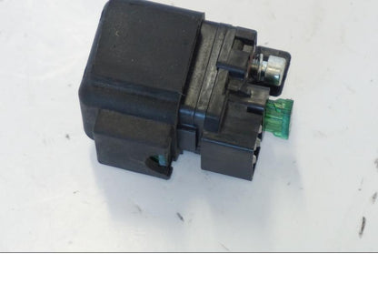 Vänster sida på Startrelä från en Honda CBR 900 RR -2001 motorcykel.