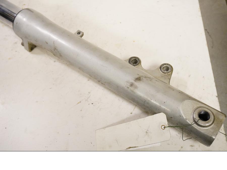 Baksidan på Gaffelben från en Suzuki GSX 1100 -1992 motorcykel.