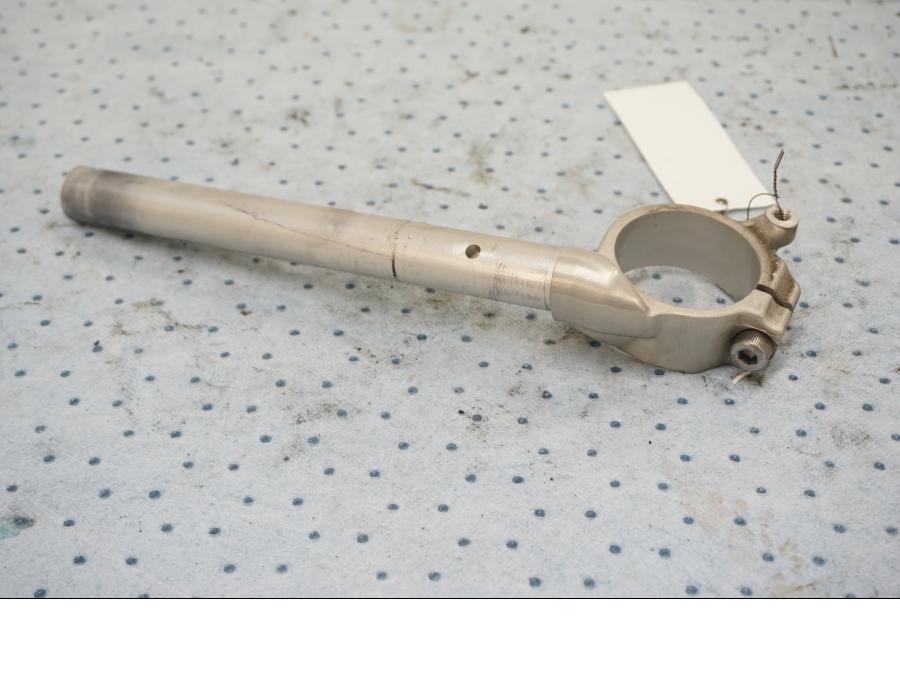 Framsidan på Styre från en Yamaha YZF 1000 R1 -2010 motorcykel.