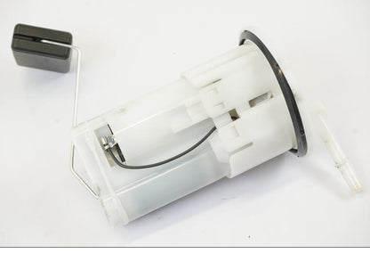 Snett uppifrån på Bensinpump insprut från en Yamaha MT-07 -2016 motorcykel.