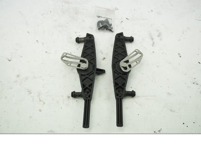 Baksidan på Vindrutefäste från en KTM 1190 Adventure -2014 motorcykel.