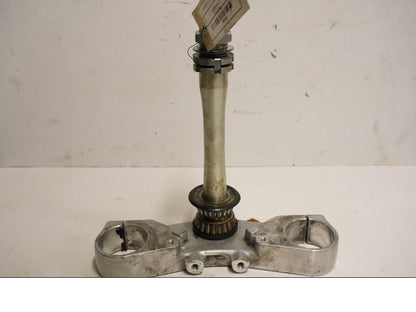 Framsidan på Gaffelkrona från en Yamaha XV 1700 -2003 motorcykel.