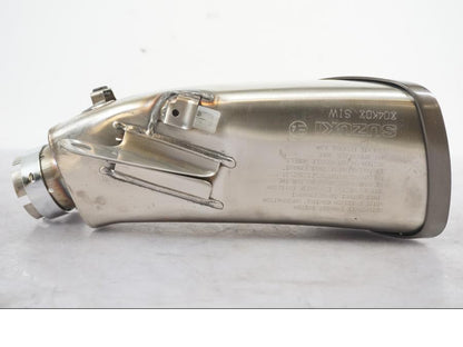 Snett nerifrån på Ljuddämpare från en Suzuki GSX-S 1000 -2019 motorcykel.