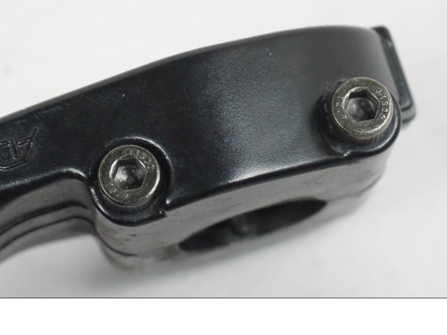 Snett uppifrån på Gasklo från en Yamaha YZF 1000 R1 -2007 motorcykel.