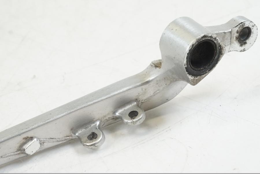 Snett uppifrån på Bromspedal från en Yamaha YZF 1000 R1 -2009 motorcykel.