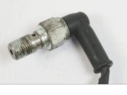 Vänster sida på Bromsljuskontakt från en KTM 1290 Super Duke R -2015 motorcykel.