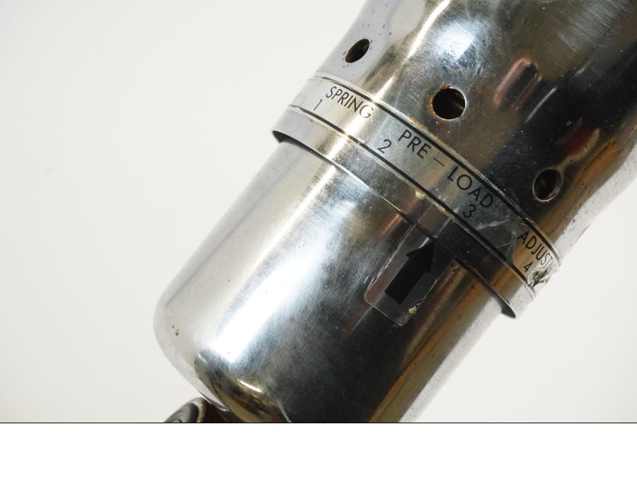 Snett uppifrån på Stötdämpare från en Honda VT 1100 C -1997 motorcykel.