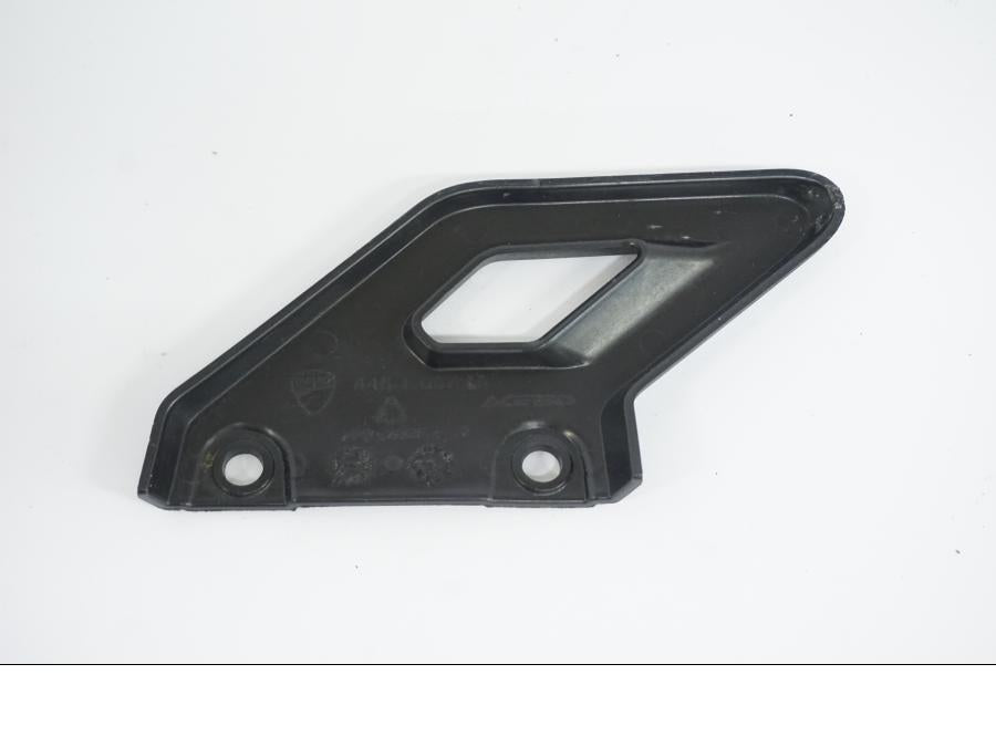 Baksidan på Fotpinnehälskydd från en Ducati Desert X -2022 motorcykel.