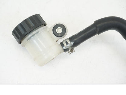 Snett uppifrån på Bromshuvudcylinder från en Yamaha XSR 700 -2016 motorcykel.