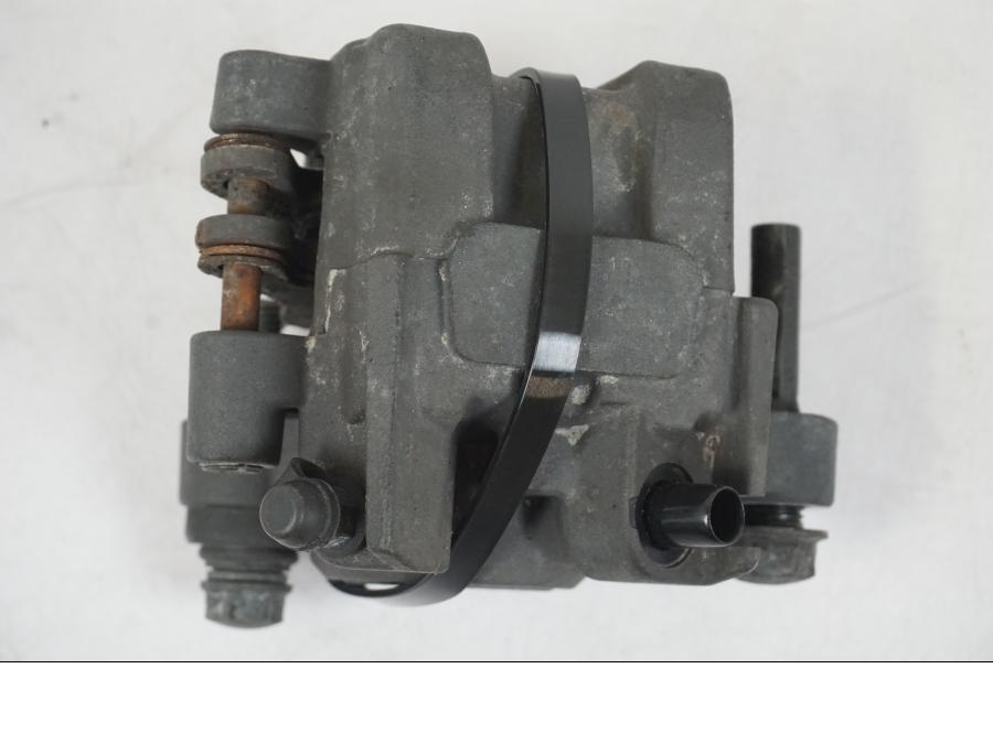 Baksidan på Bromsok från en Suzuki SV 650 S -2005 motorcykel.