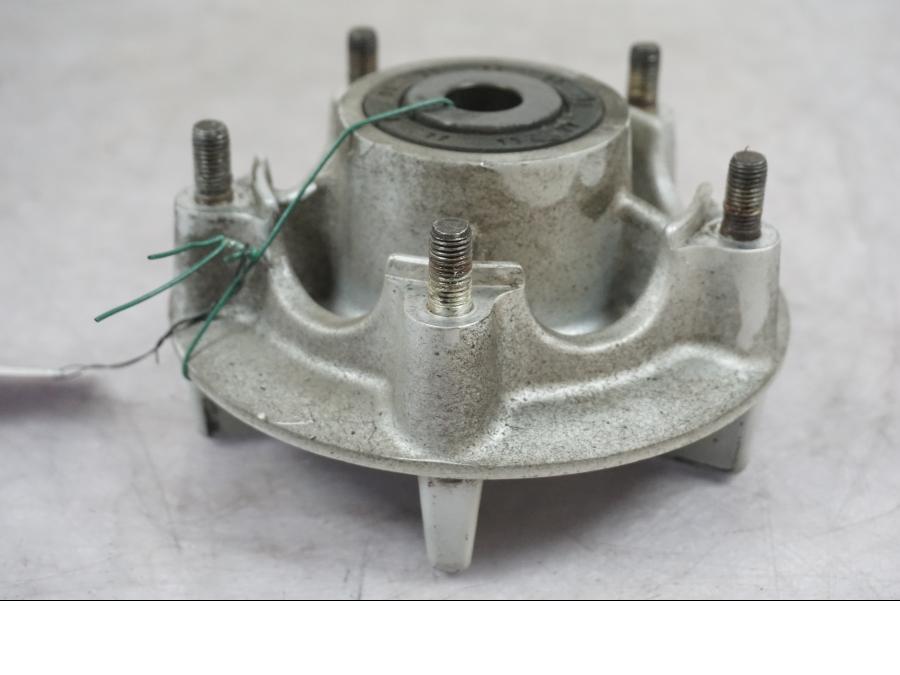 Höger sida på Drevfäste från en Triumph Tiger -2009 motorcykel.