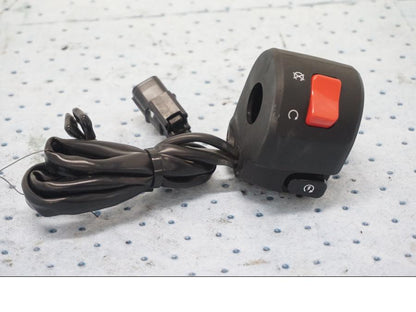 Framsidan på Styrelreglage från en Kawasaki Z 650 ABS -2020 motorcykel.