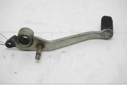 Baksidan på Bromspedal från en Yamaha YZF-R 125 -2008 motorcykel.