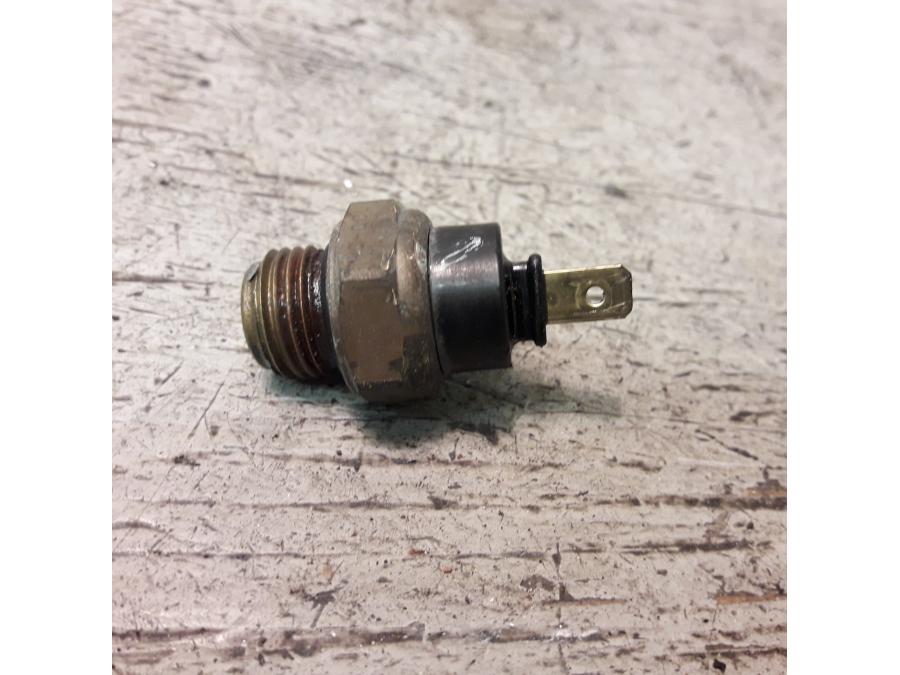 Framsidan på Vattenkylgivare från en Honda XL 600 V -1994 motorcykel.