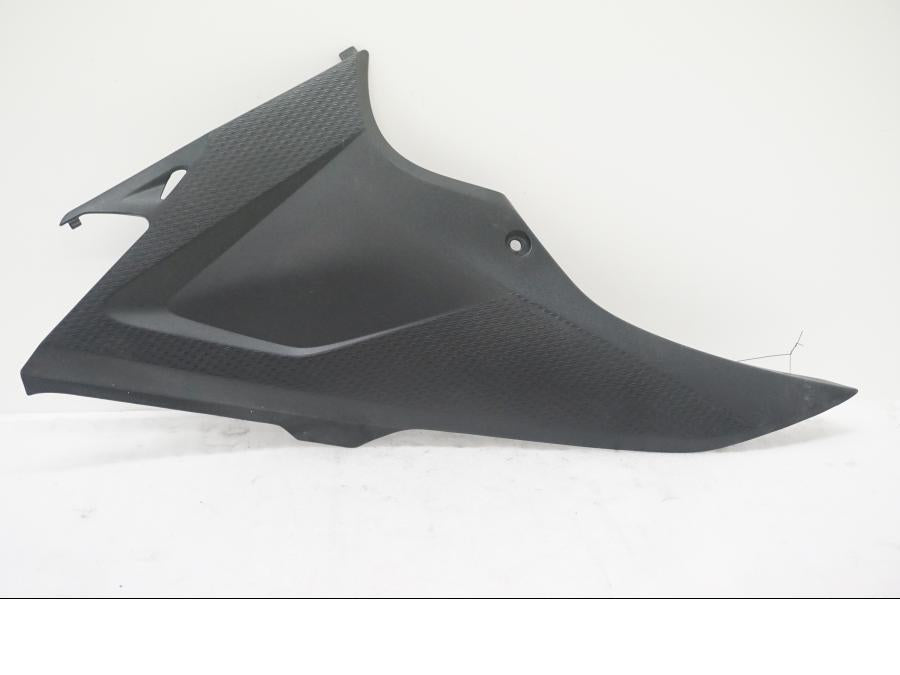 Framsidan på Sidopanel från en Honda CBR 500 R -2013 motorcykel.