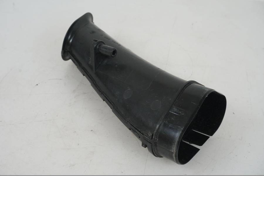 Baksidan på Luftintag från en BMW F 750 GS -2019 motorcykel.