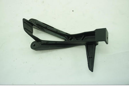 Baksidan på Fotpinnefäste från en KTM RC 390 -2019 motorcykel.