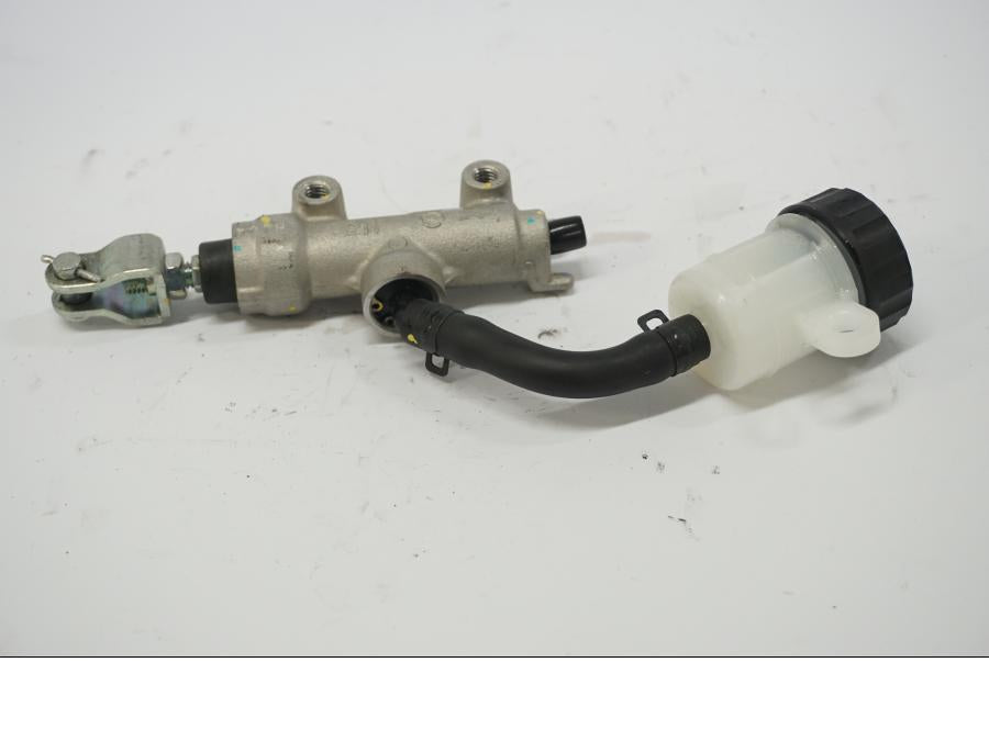 Framsidan på Bromshuvudcylinder från en Kawasaki Z 900 -2019 motorcykel.