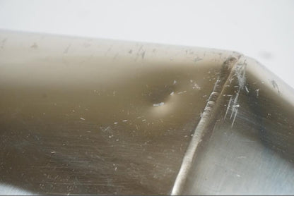 Vänster sida på Ljuddämpare från en Triumph Sprint GT -2011 motorcykel.