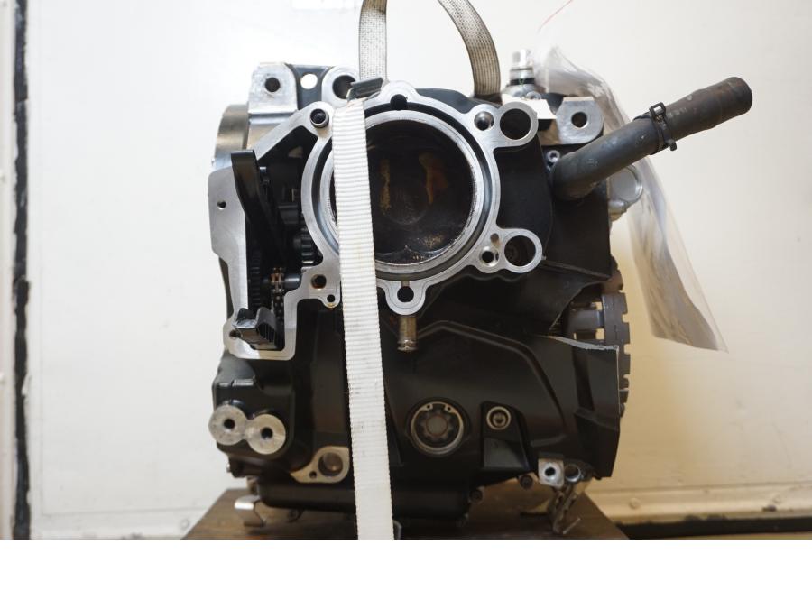 Framsidan på Reservdelsmotor från en BMW R 1250 GS -2019 motorcykel.